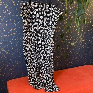 White House Black Market Black and White Cropped Pants